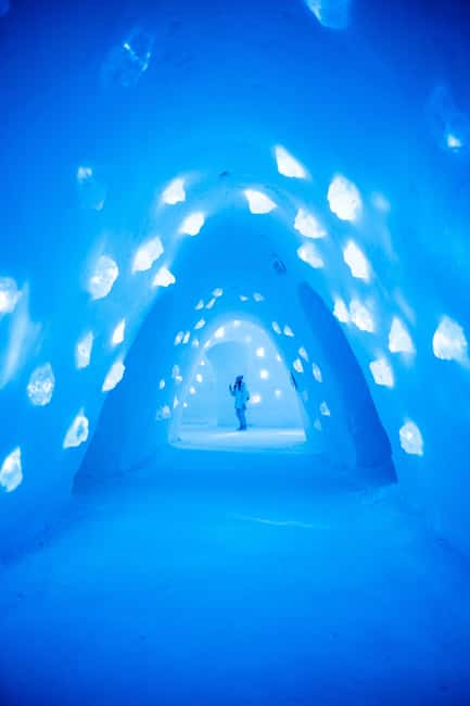 Levi: Guided Trip to Lainio SnowVillage - Warm-up time at the log café: hot drink and a Finnish sweet bun