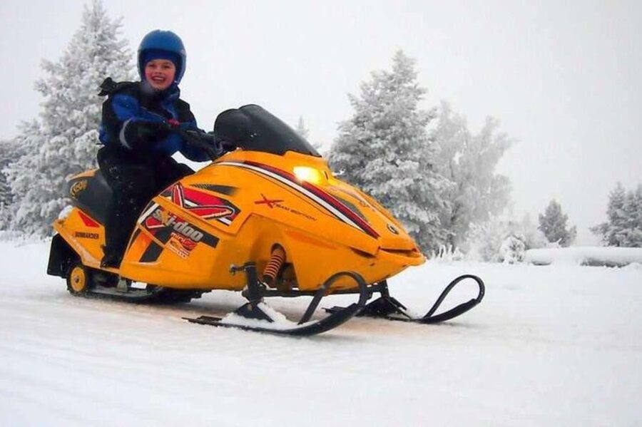 Levi: Lapland Family Snowmobile Safari - From Levi ski resort to snowmobiles, the 3-hour flow that works