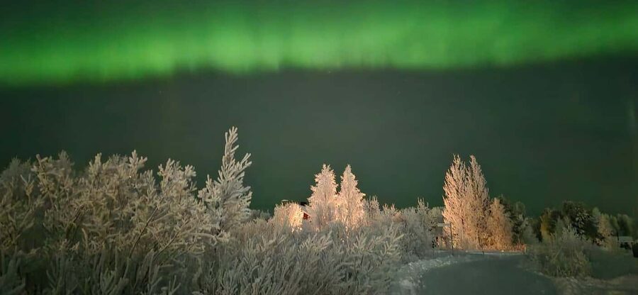 Levi: Northern Lights by Minivan with hot drinks and snacks - If the aurora doesn’t show: shooting stars and patience in cloudy skies