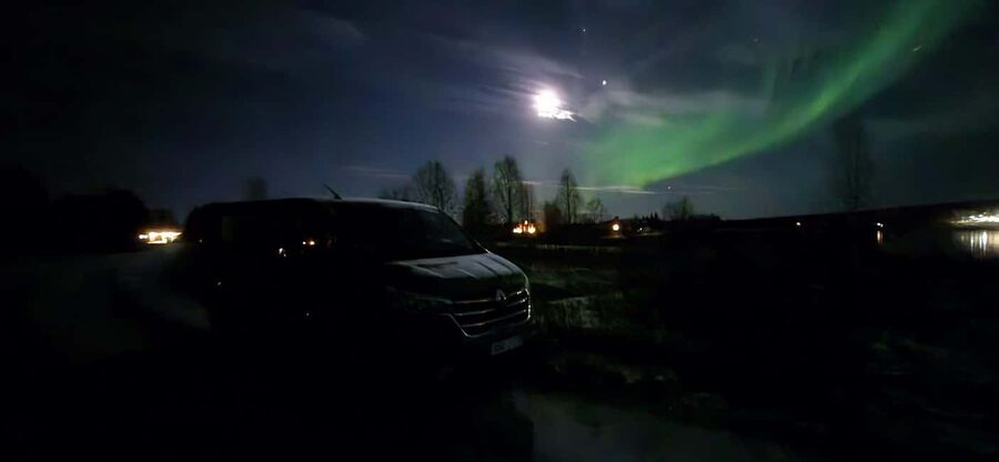 Levi: Northern Lights by Minivan with hot drinks and snacks - What to bring: warm clothing and warm shoes do the heavy lifting