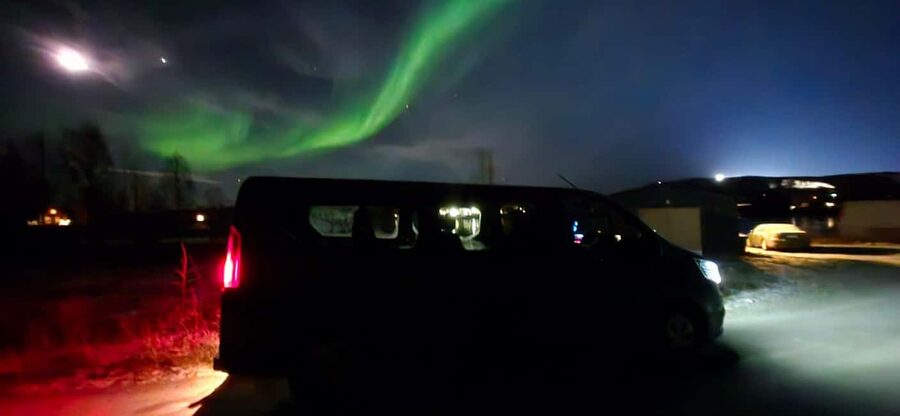 Levi: Northern Lights by Minivan with hot drinks and snacks - Who should book this safari from Levi or Sirkka
