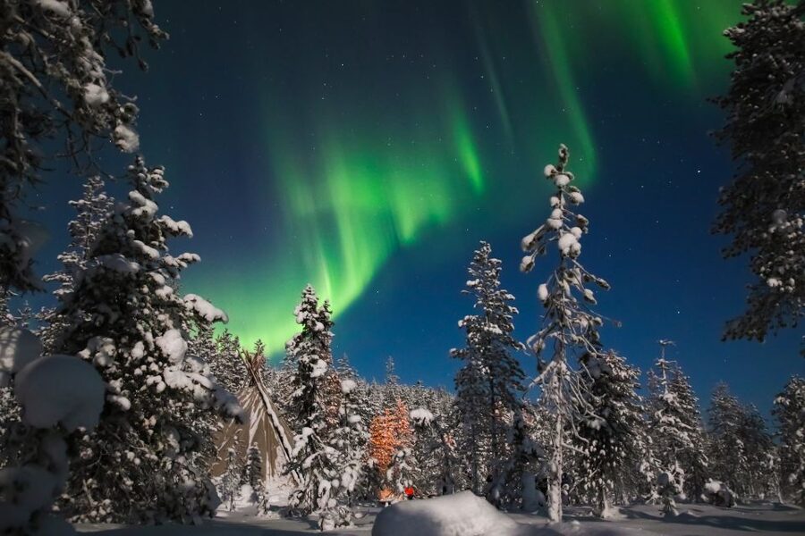 Levi: Northern Lights Campfire - The Campfire Picnic: Food That Actually Helps You Wait