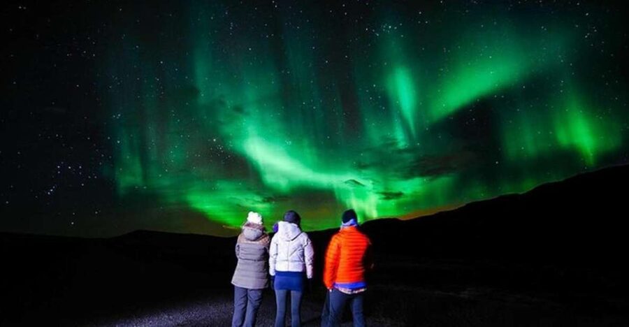 Levi: Northern Lights Hunt Including Campfire Snacks - From hotel pickup to Laavu by the lake, the tour flow