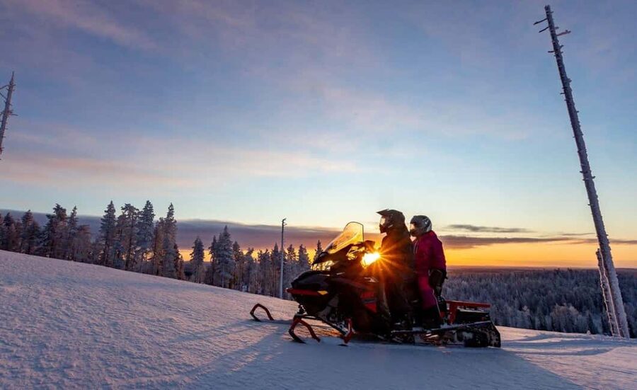 Levi: Twilight Snowmobile Safari & Stargazing Experience - Group size, guide style, and the comfort factor