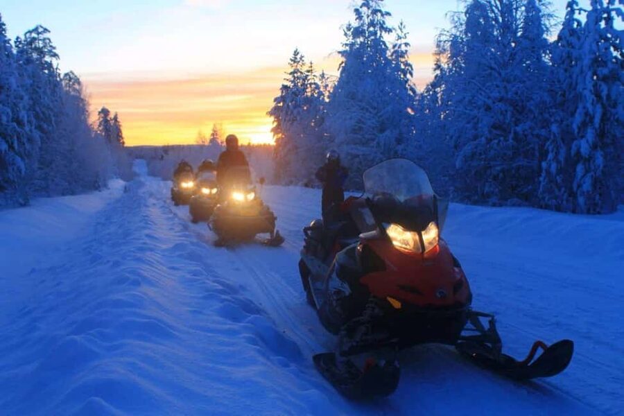 Levi: Twilight Snowmobile Safari & Stargazing Experience - Midway timing and what you do between stops