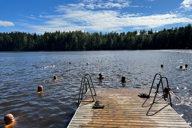 National Park Hike & Finnish Smoke Sauna Experience with Campfire Lunch - From Kiasma meeting point to the forest: how the day starts