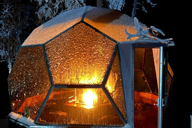Northern Lights dinner in a Glass Igloo - Why a glass igloo dinner works for Aurora hunting