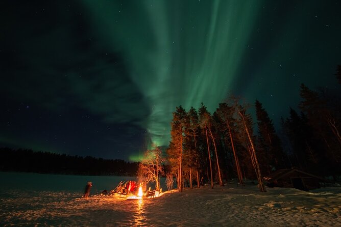 Northern Lights Hunting in Lappish old cottage - How the Aurora Hunt Really Works in Rovaniemi (3 hours, warm base, not just a bus ride)