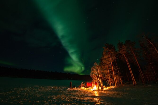 Northern Lights Hunting in Lappish old cottage - Who should book this (and who should pick a different aurora plan)