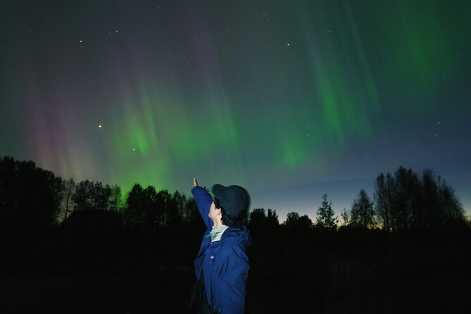 Northern lights hunting photo tour with bbq; small groups - The Big Value Move: Pickup Plus Countryside Darkness