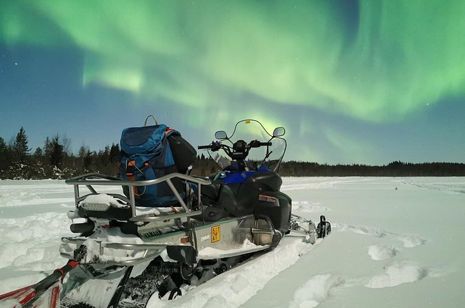 Northern lights safari by snowmobile - Winter clothes and warmth strategy: you’ll only enjoy it if you use the gear