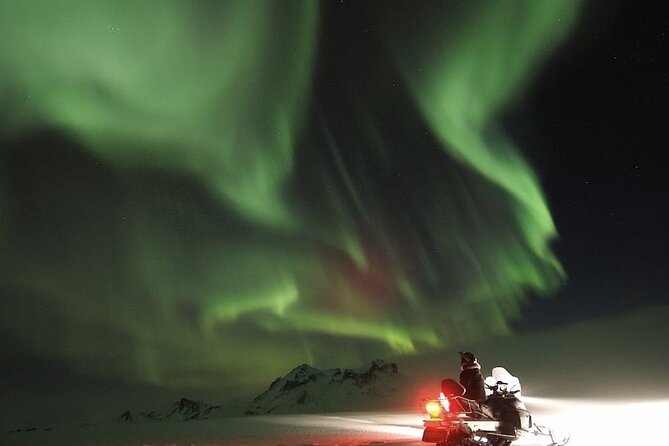 Northern Lights Snowmobile Hunt - Why snowmobile auroras work better than waiting in town