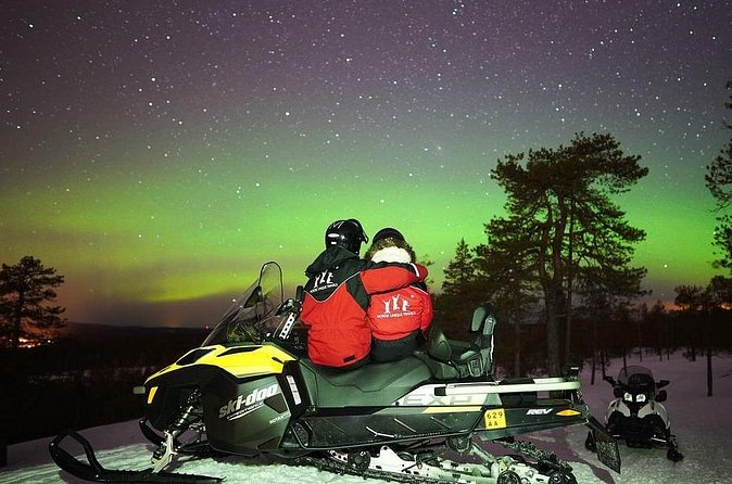 Northern Lights Snowmobile Hunt - Snowmobile basics, safety, and the license you must bring