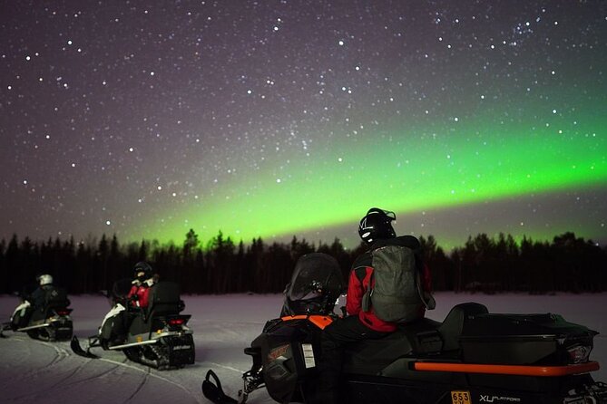 Northern Lights Snowmobile Hunt - The evening flow: from bus transfer to night riding