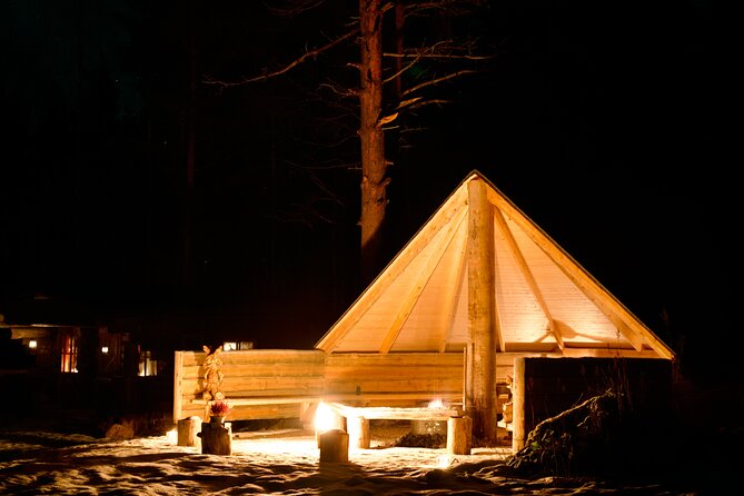 Northern Lights Tour in Atmospheric Cottage - 8:00 pm pickup and the short drive to your private aurora spot