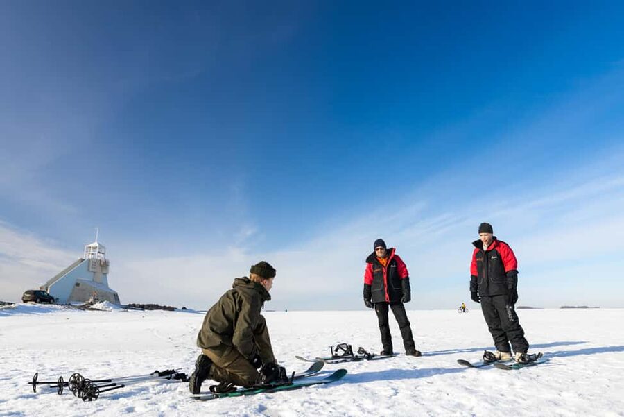 Oulu: Arctic Sea Snowshoe Experience - The snowshoe walk across frozen sea and into Hietasaari