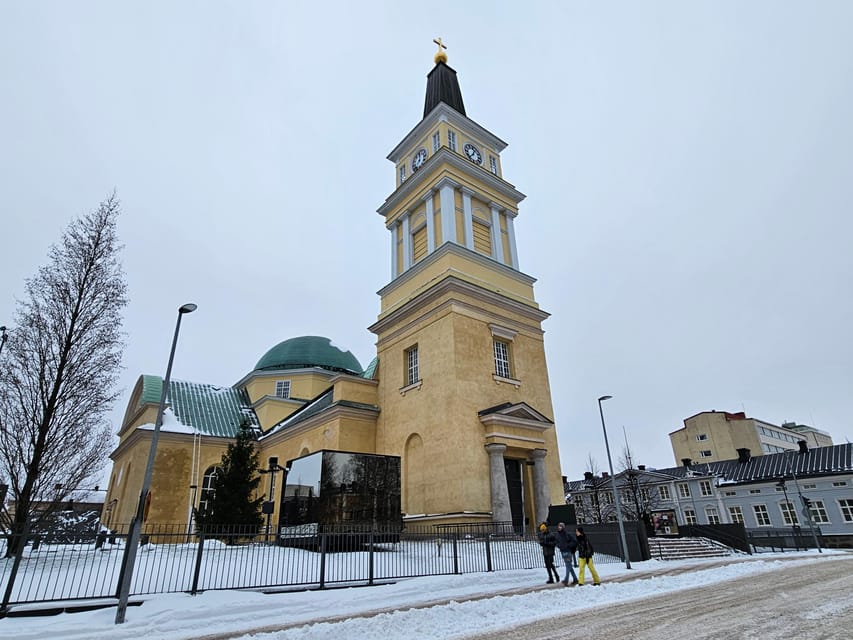 Oulu: City Tour - Ruins of Oulu Castle: a storytelling stop that changes the whole walk