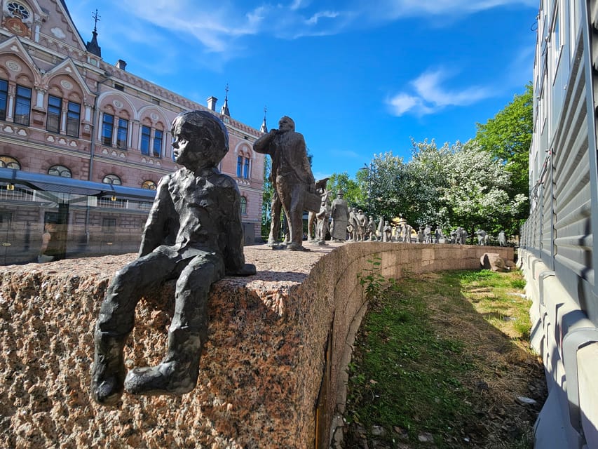 Oulu: City Tour - Starting at the Toripolliisi statue, where the tour’s logic begins