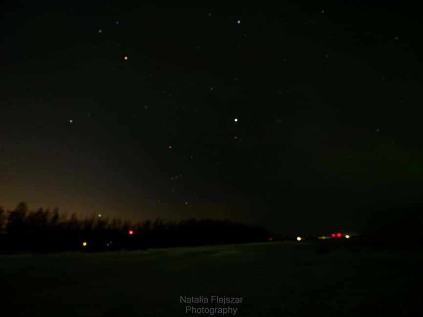 Oulu: Guided Night Walking Tour with Northern Lights Hunting - Professional photos and a mini photography course that helps