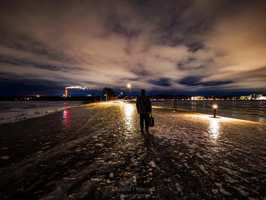 Oulu: Guided Night Walking Tour with Northern Lights Hunting - What to bring, and how to stay comfortable for winter night walking