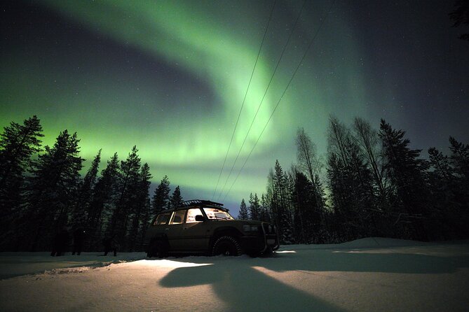 Private Group: Northern Lights Hunt 4x4 SUV with Aurora guarantee - Weather-led Northern Lights hunting in Levi