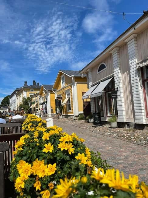 Private Medieval Porvoo by Car from Helsinki - Tea and snacks at Helmi: a smart break in the middle
