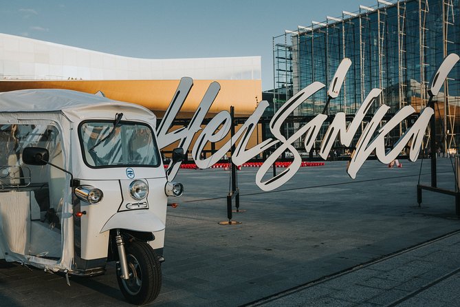 Private TukTuk guided tour in Helsinki 1,5 hours - Meeting up and staying flexible with your route