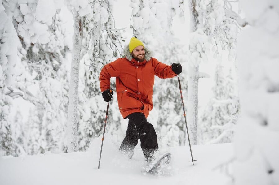 Pyhätunturi: Scenic Snowshoeing Tour in Finnish Lapland - Snowshoeing in the Pyhä-Luosto National Park area, easy pace, safe technique