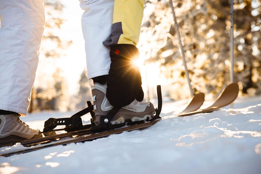 Pyhätunturi: Try Wilderness Skiing in Finnish Lapland - Hot berry drinks and the quiet pause that makes it memorable