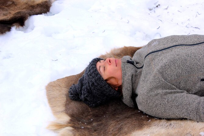 Reindeer yoga - Reindeer yoga in Kuusamo: you practice right with the herd
