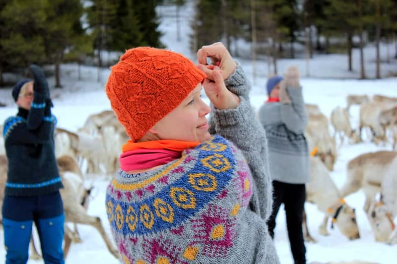 Reindeer yoga in Kuusamo - Reindeer hides as yoga mats, and what to do about it