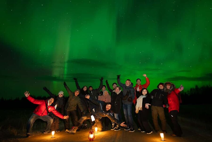 Rovaniemi:%100 Money Back Guarantee Northern Lights Hunting - Guides and teamwork: what stands out in the human details