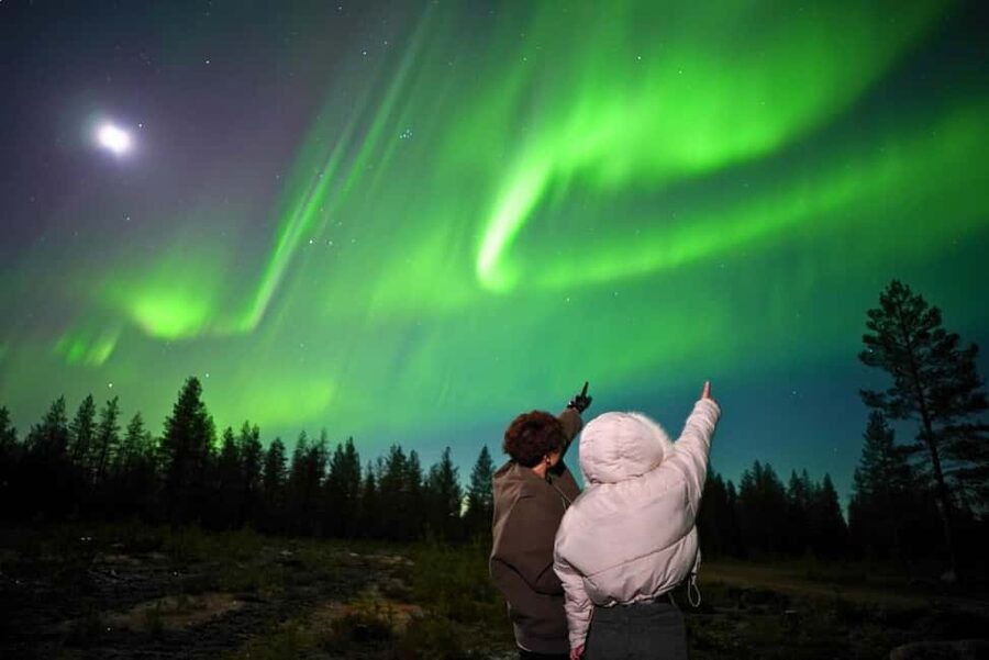 Rovaniemi:%100 Money Back Guarantee Northern Lights Hunting - Price and value: is $147 per person worth it?