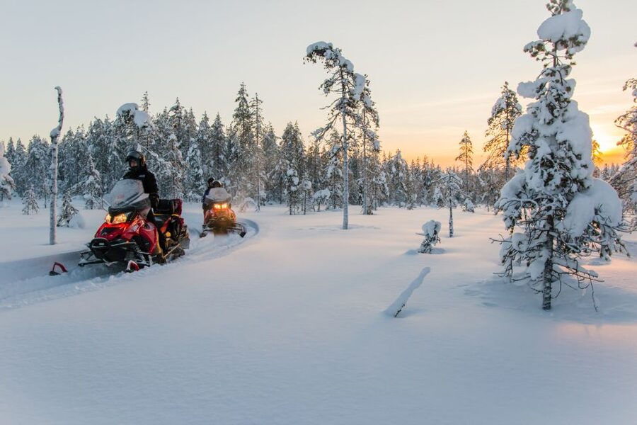 Rovaniemi: 2-Hour Snowmobiling Experience - Sharing the Snowmobile, Driving Alone, and How the Group Setup Works