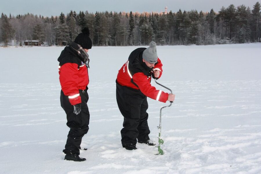 Rovaniemi: Arctic Circle Ice Fishing Experience - Gear and Cold-Weather Comfort: What’s Provided, What You Should Bring