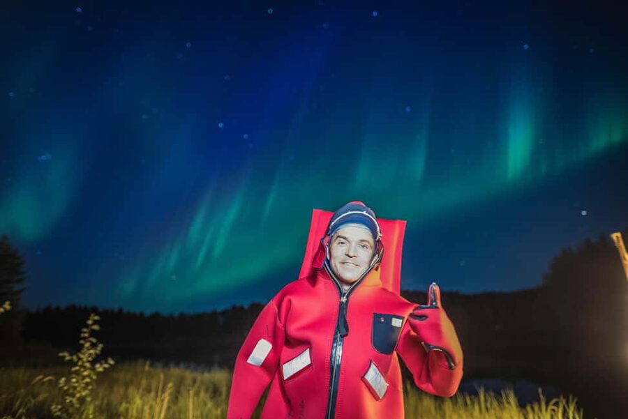 Rovaniemi: Arctic Ice Floating and Northern Lights Tour - What this 3-hour Arctic Ice Floating night is really about