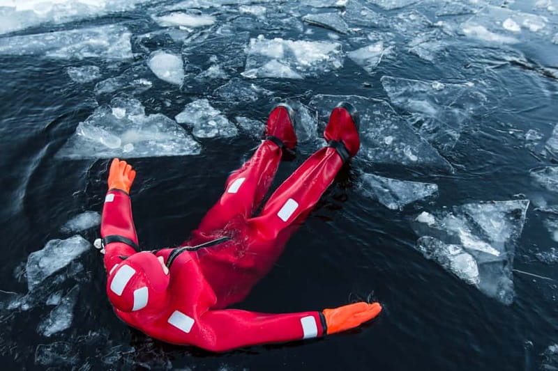 Rovaniemi: Arctic Ice Floating Experience - The “light body” feeling: what to expect when you lie down in the ice hole