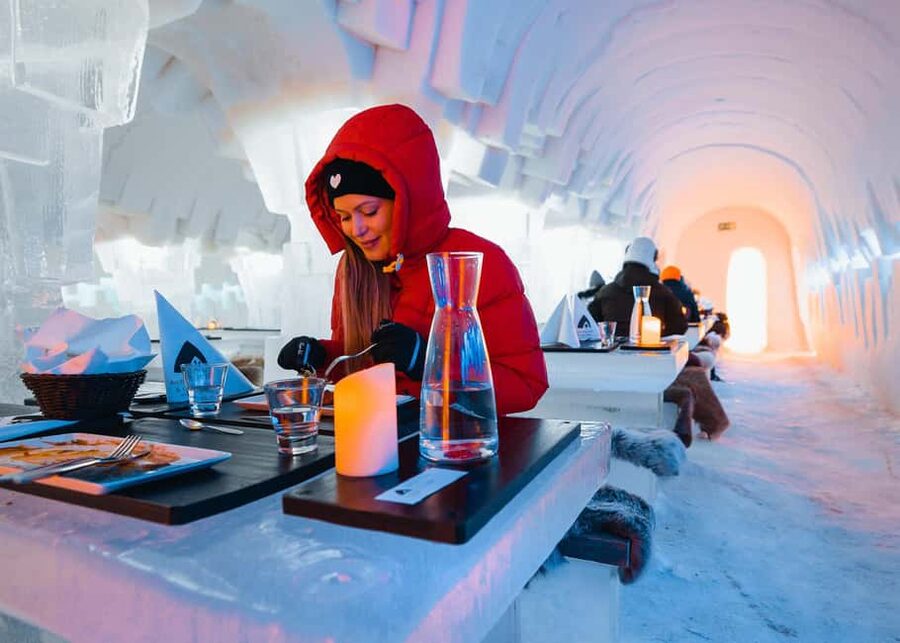 Rovaniemi: Arctic SnowHotel Tour and Dinner with Transfers - Ice Restaurant dinner, a 3-course meal inside a frosty showpiece