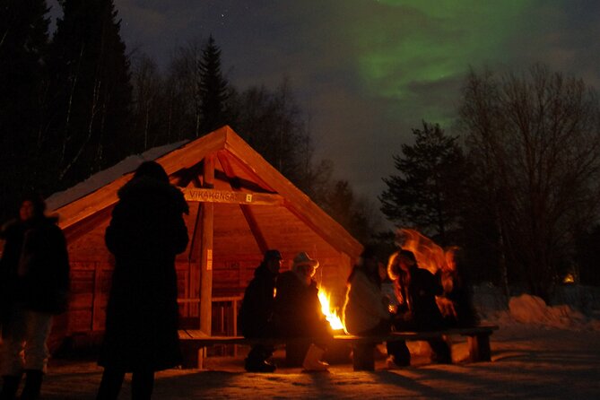 Rovaniemi Aurora Hunting Tour - Photography support: why you should let the guide handle the hard parts