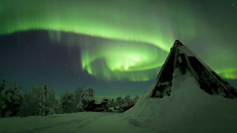 Rovaniemi: Auroras Northern Lights Trip - guaranteed lights - Your Main Viewing Spot: The Wide Open Hillside Test