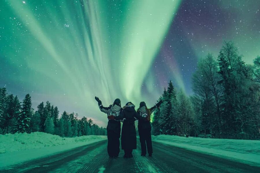 Rovaniemi: Best & Original Aurora Experience with Pro Photos - The small-group setup that actually helps your photos