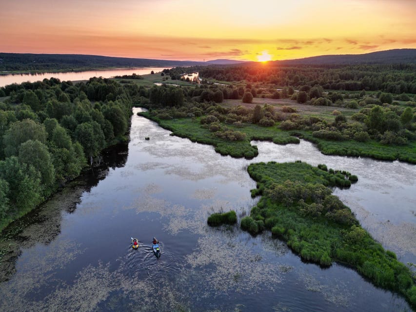 Rovaniemi: Canoe Adventure in Lapland - On the river: paddling between islands and finding quiet beaches