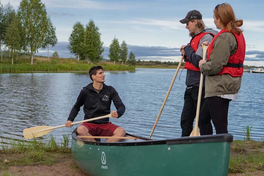 Rovaniemi: Canoe Adventure in Lapland - Small group paddling with a certified guide (French and English)