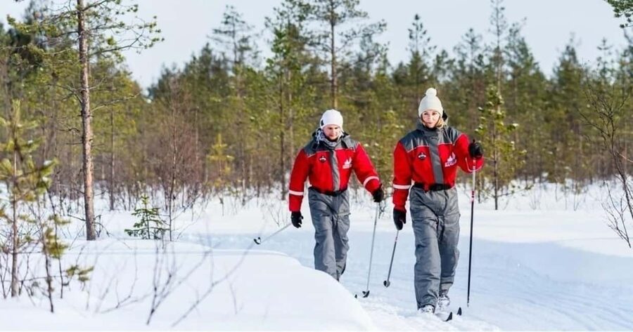 Rovaniemi: Cross-Country Skiing Adventure with Guide - From the coach ride to the quiet forest: how the 30-minute transfers shape the day