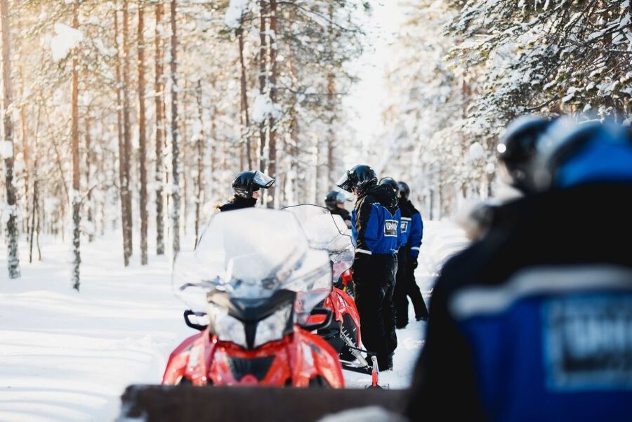 Rovaniemi: Easy Snowmobile Safari - Family-Friendly Lapland: Kids in the Sled Behind the Guide