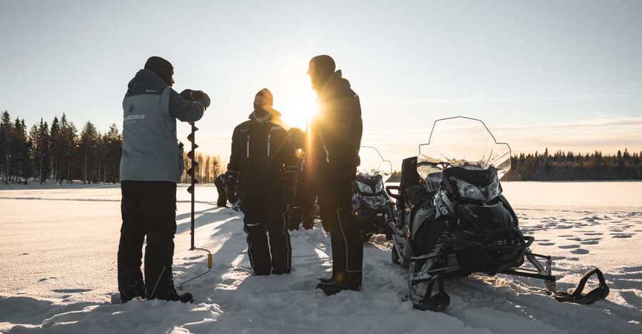 Rovaniemi: Electric Snowmobile Safari Tour with Ice Fishing - The kota campfire picnic, warm wood, hot drinks, and Makkara with rieska