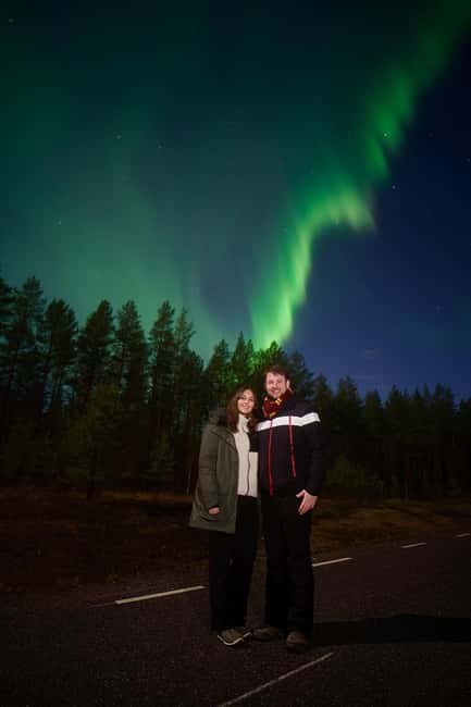 Rovaniemi: Family-Friendly Northern Lights Tour - Pickup, Car Comfort, and Meeting the Local Guide