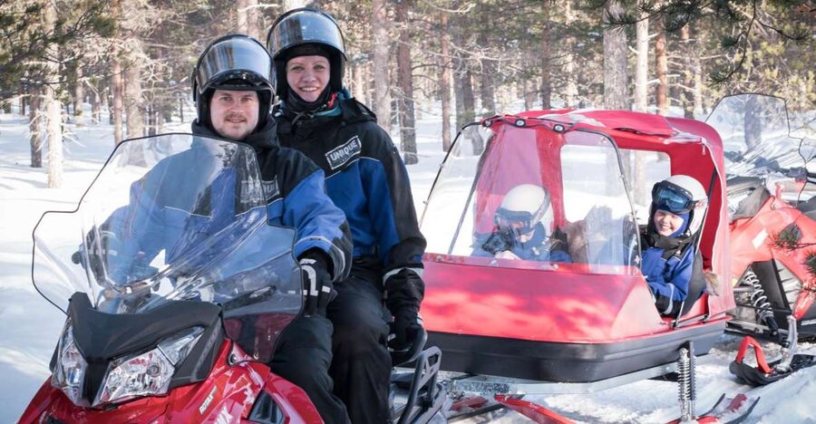 Rovaniemi: Family Snowmobile Safari with Campfire and Snacks - Campfire Time: Sausages, Marshmallows, and Warm Berry Juice