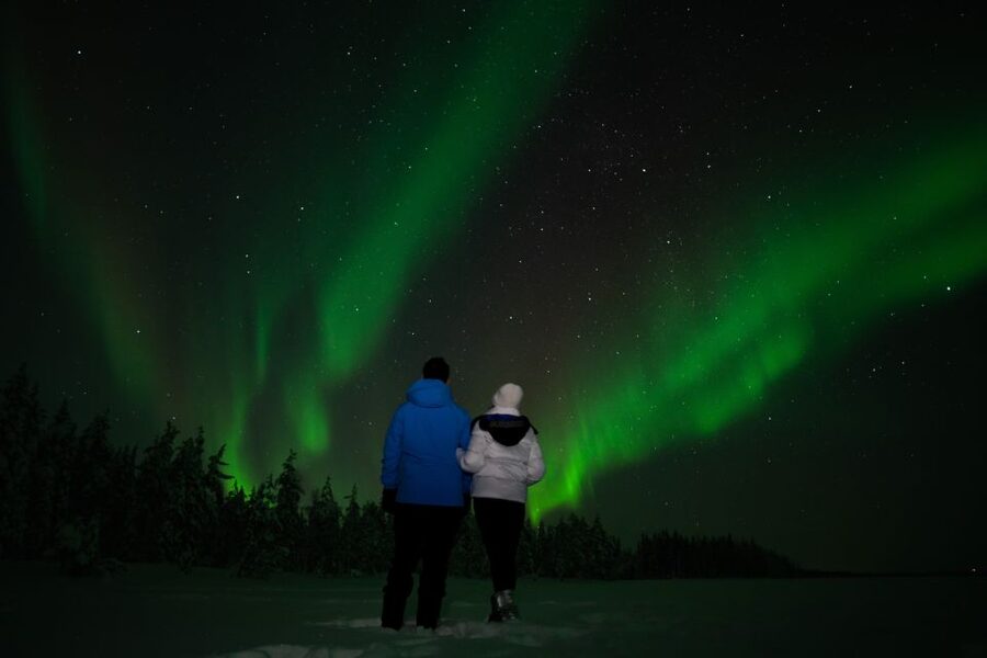 Rovaniemi: Guided Northern Lights Tour - Meeting the guide at the Arctic Circle Snowmobile Park