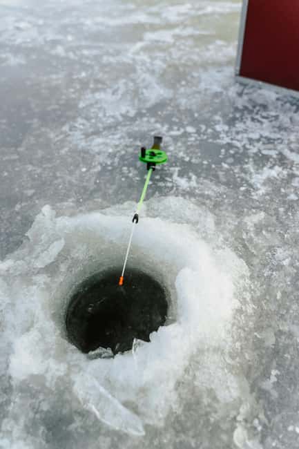 Rovaniemi: Ice Fishing Trip with Snacks and Drinks - Getting from Rovaniemi to quiet Arctic ice